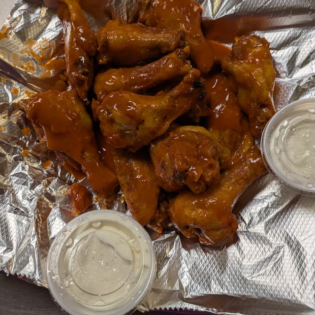 Wings, HOT/BBQ/PLAIN.